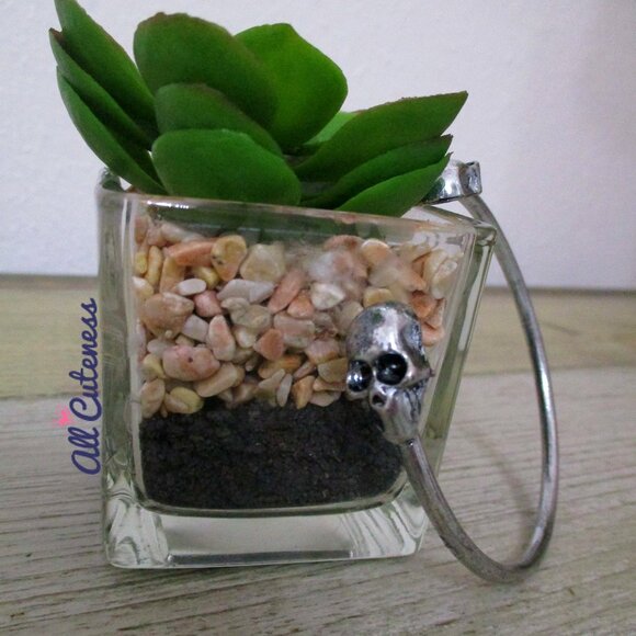 🎀 Edgy Skull Cuff Bracelet *See Details - Picture 3 of 9